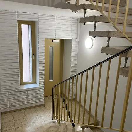 2 In District 4 Διαμέρισμα